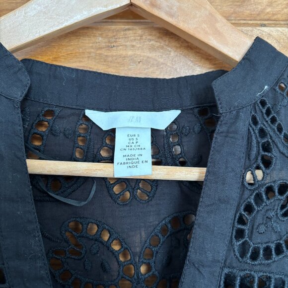 NWOT! H&M Flutter Sleeve Dress with Eyelet Embroidery in Black - S - Picture 2 of 6